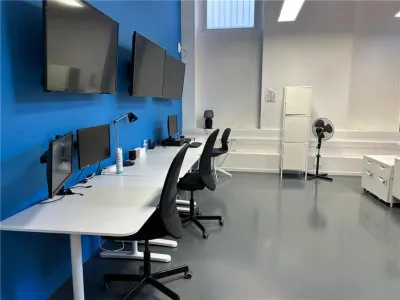 Cannes Ground-Floor Workspace: 100 m² for Meetings & Seminars