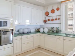 Luxury 3-Bedroom Apartment with Terrace for Meetings in Cannes