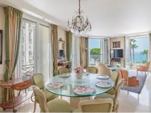 Luxury 3-Bedroom Apartment with Terrace for Meetings in Cannes