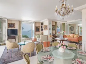 Luxury 3-Bedroom Apartment with Terrace for Meetings in Cannes