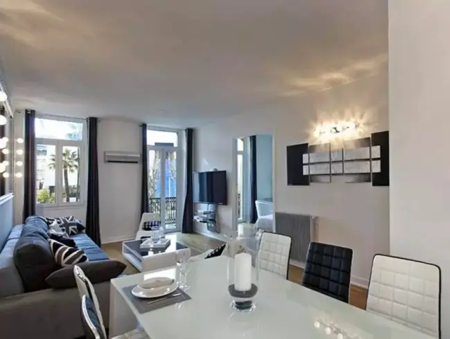 Appartement de Luxe à Cannes avec Vue sur le Port | Espace Rénové de 110m²