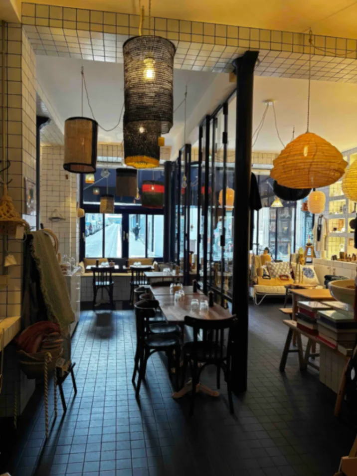 Café et Boutique de Design Élégant pour Événements à Paris