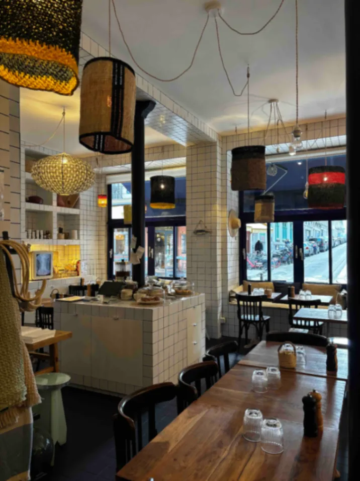Café et Boutique de Design Élégant pour Événements à Paris