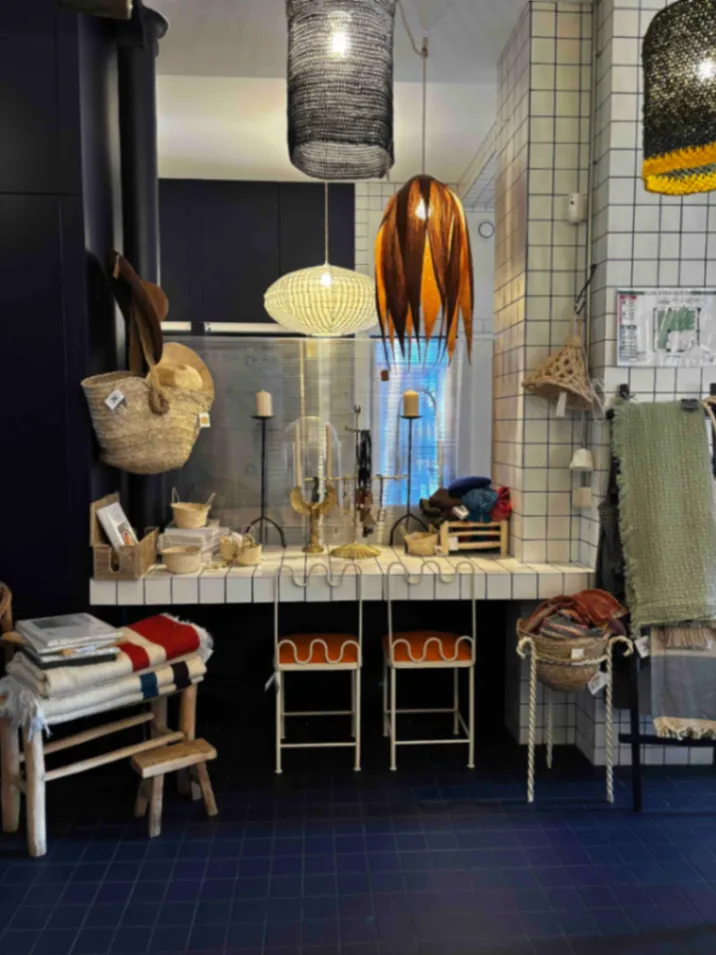 Café et Boutique de Design Élégant pour Événements à Paris