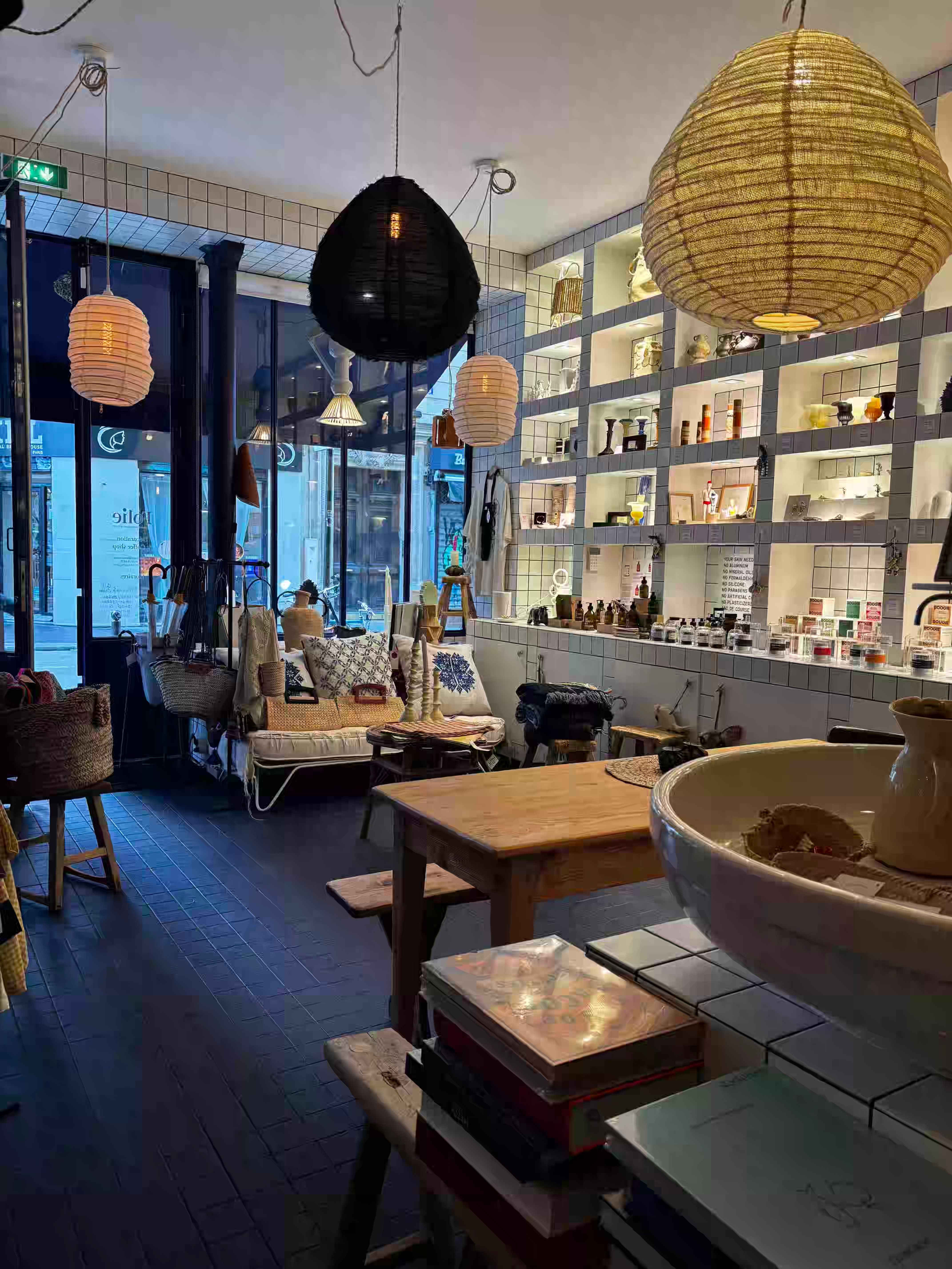 Café et Boutique de Design Élégant pour Événements à Paris