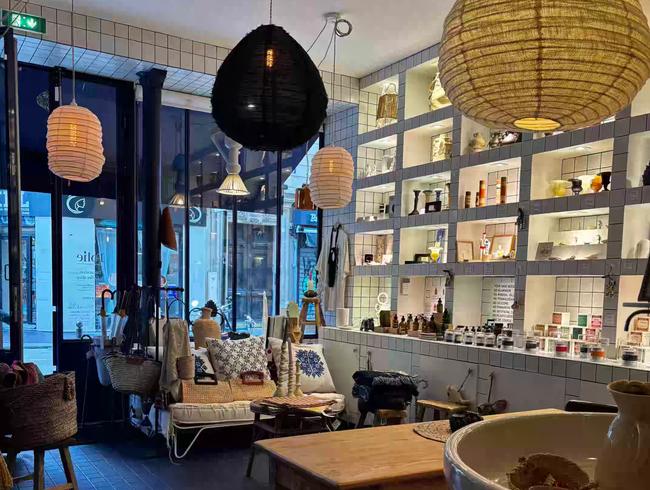 Café et Boutique de Design Élégant pour Événements à Paris