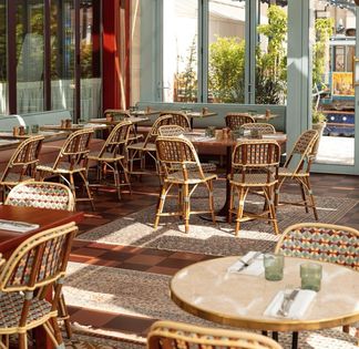 Brasserie Élégante & Salle d'Événements à Antony | Dîner Contemporain & Réunions