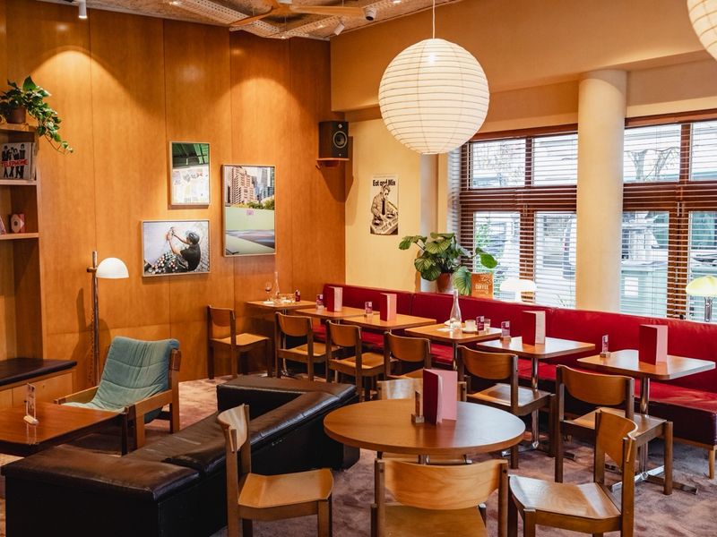 Versatile Event Venue in Bourg-la-Reine: Modern Space for Parties, Dinners & Seminars