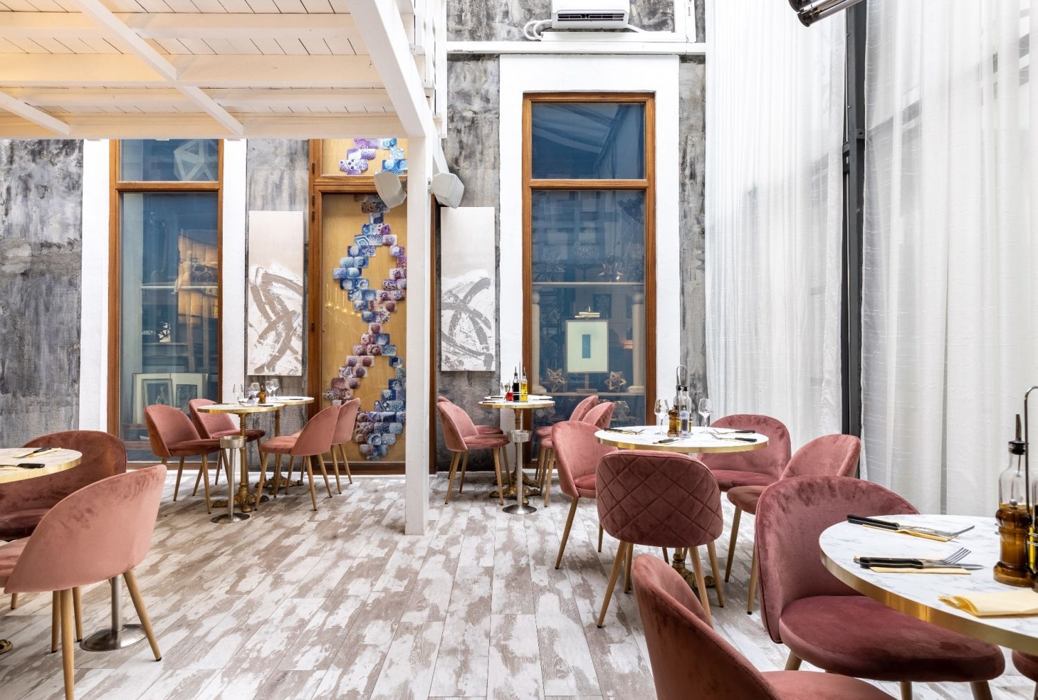 Restaurant  -  lounge et speakeasy