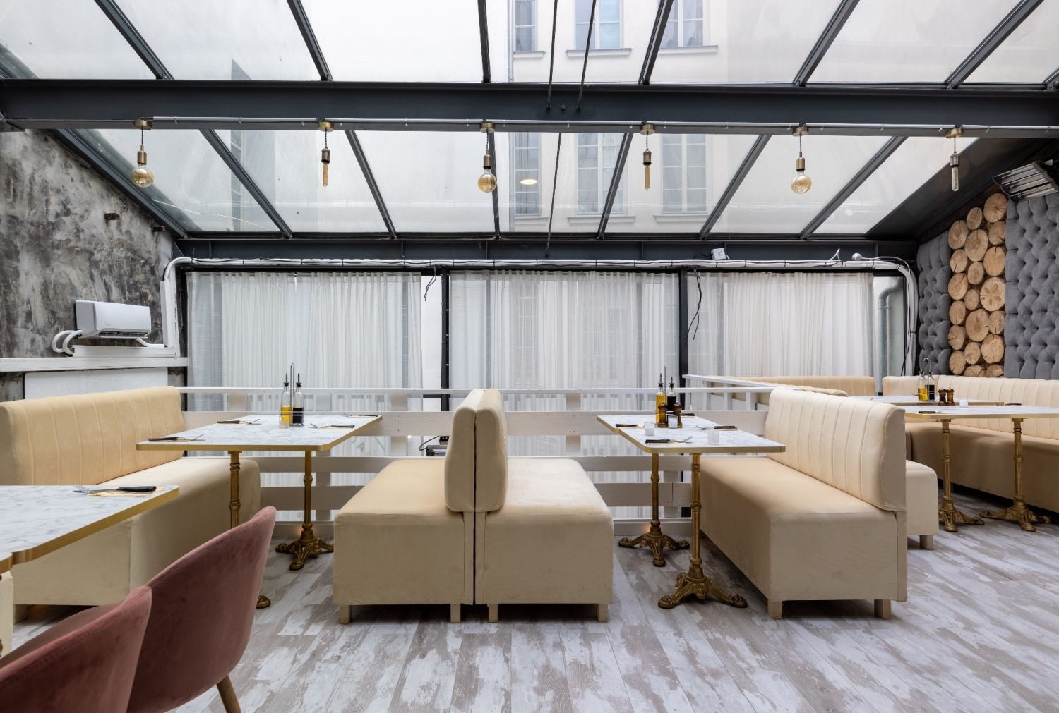 Restaurant  -  lounge et speakeasy