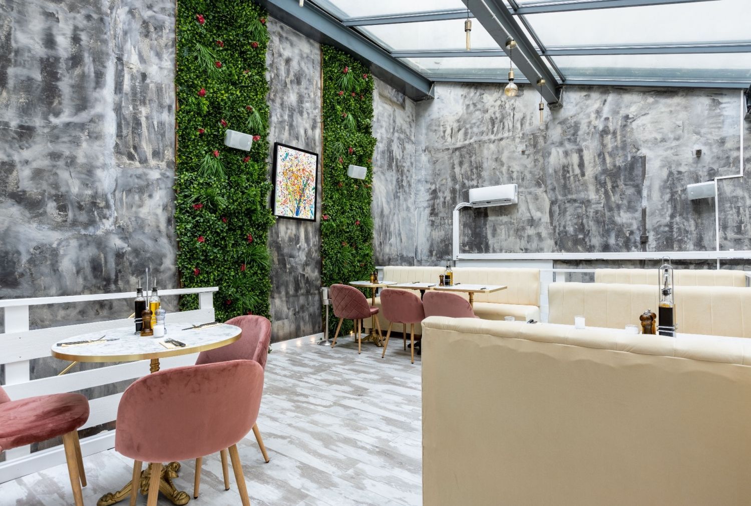 Restaurant  -  lounge et speakeasy