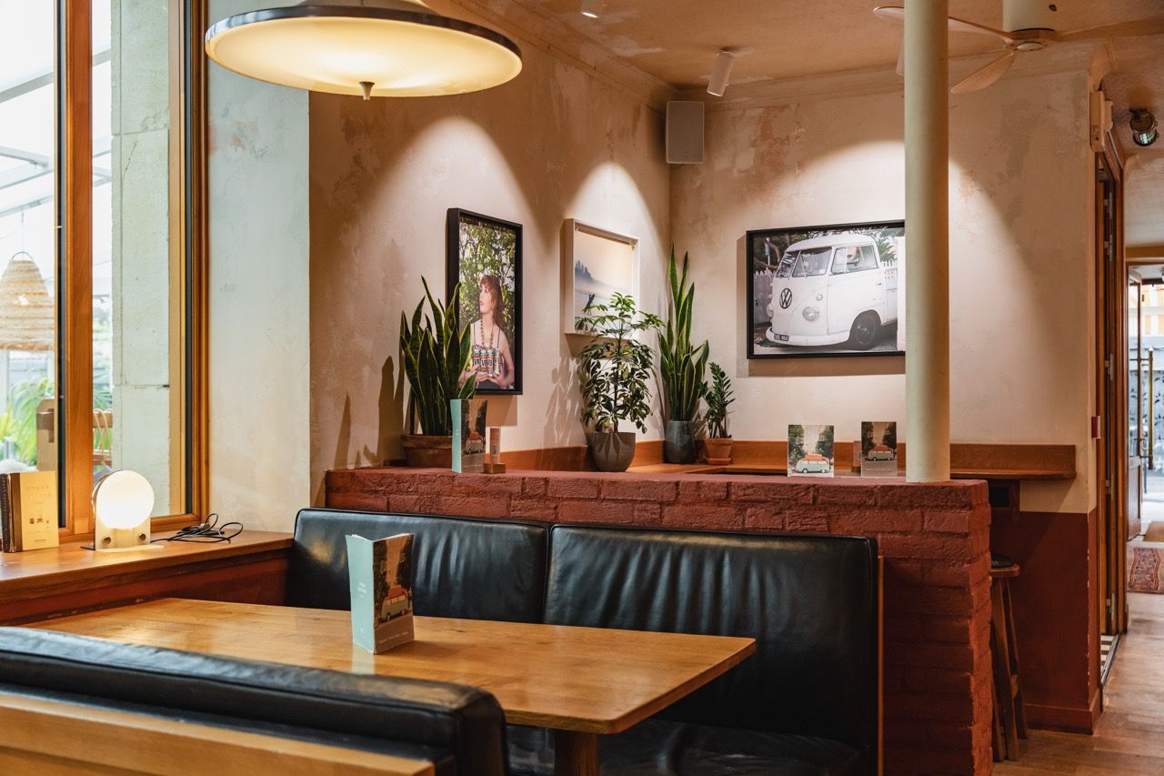 Vintage Australian Venue with Terrace & Pétanque Court in Antony