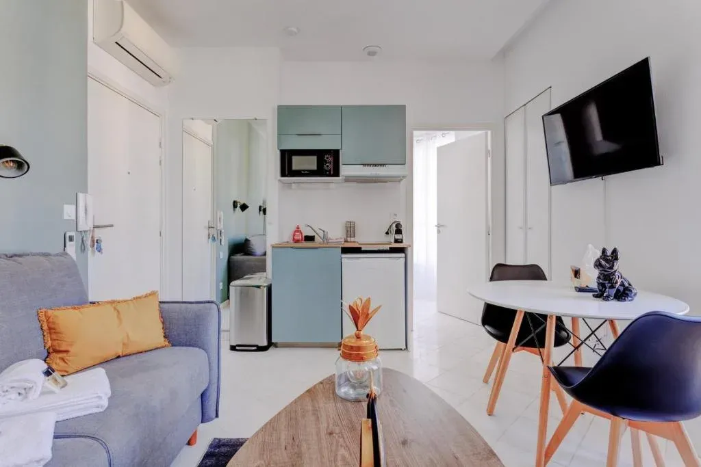 Modern Studio in Cannes' République District | Steps to Shops & Beaches