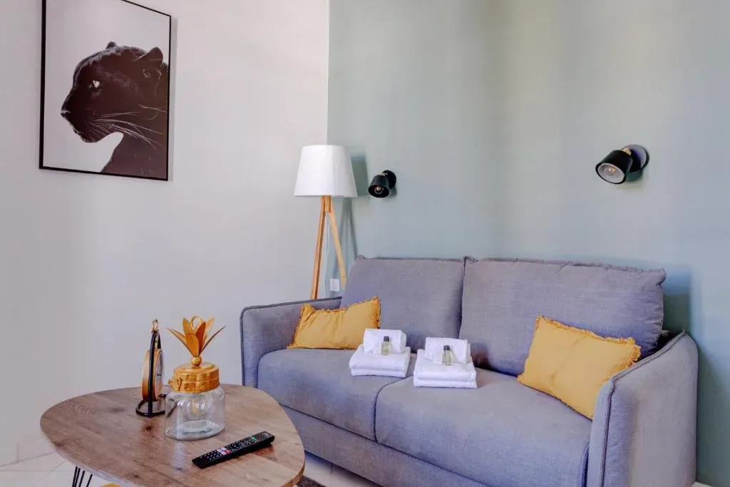 Modern Studio in Cannes' République District | Steps to Shops & Beaches
