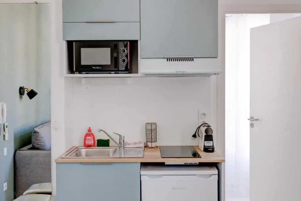 Modern Studio in Cannes' République District | Steps to Shops & Beaches