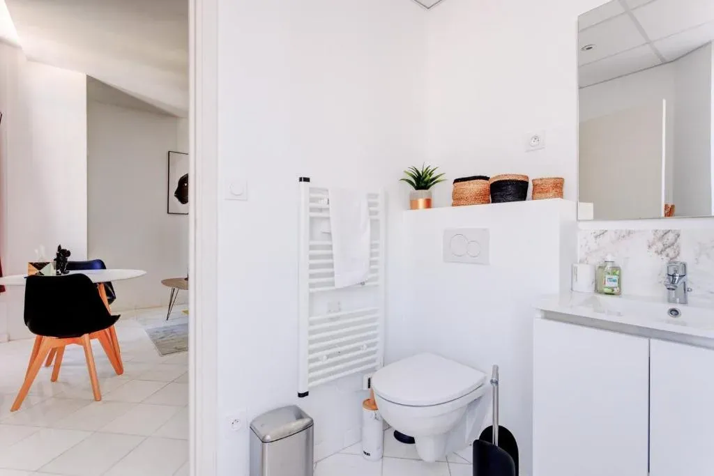 Modern Studio in Cannes' République District | Steps to Shops & Beaches