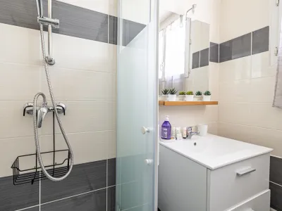 Bright & Welcoming Retreat in Cannes for Romantic or Solo Escapes