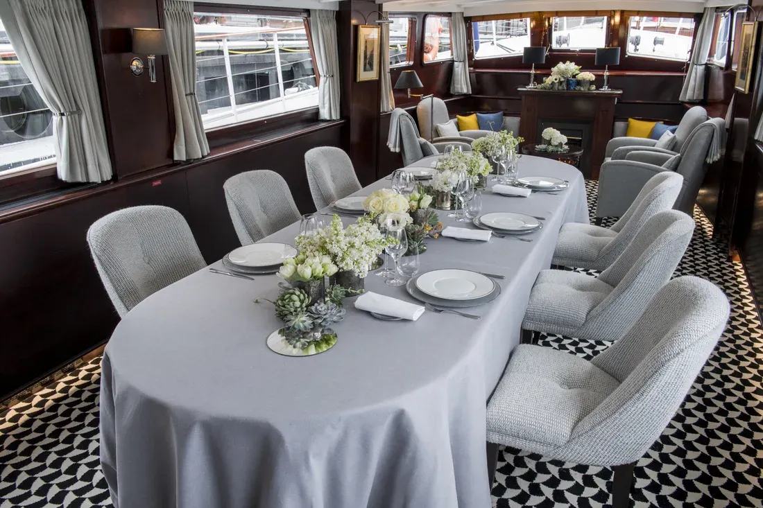 Yacht de Luxe pour Événements Privés à Paris | Lieu Exclusif