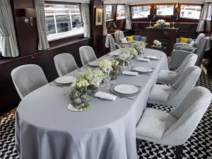 Yacht de Luxe pour Événements Privés à Paris | Lieu Exclusif