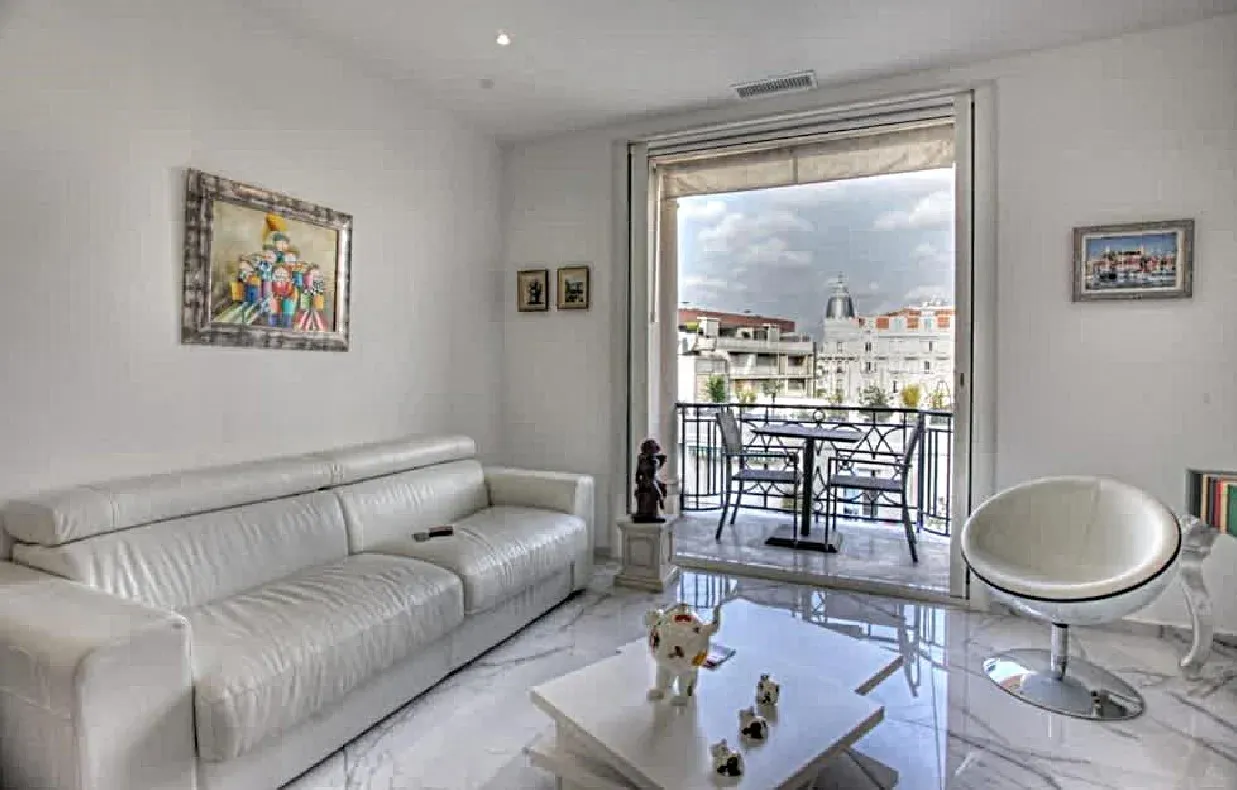 Studio de Luxe avec Vue sur Mer à Cannes | Emblématique Croisette