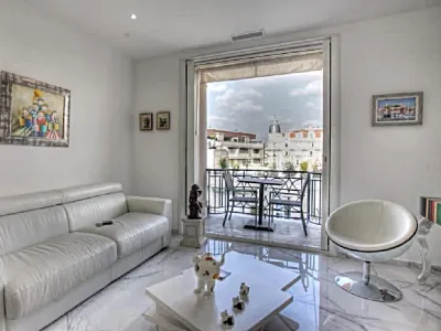 Studio de Luxe avec Vue sur Mer à Cannes | Emblématique Croisette
