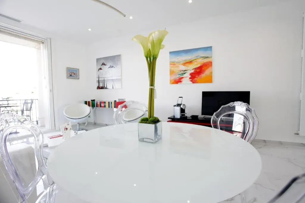 Studio de Luxe avec Vue sur Mer à Cannes | Emblématique Croisette
