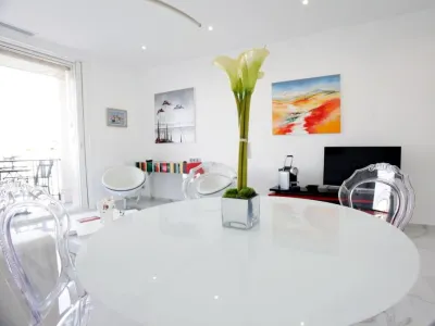 Studio de Luxe avec Vue sur Mer à Cannes | Emblématique Croisette