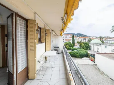 Appartement Le Bristol avec Balcon au Centre-Ville de Cannes