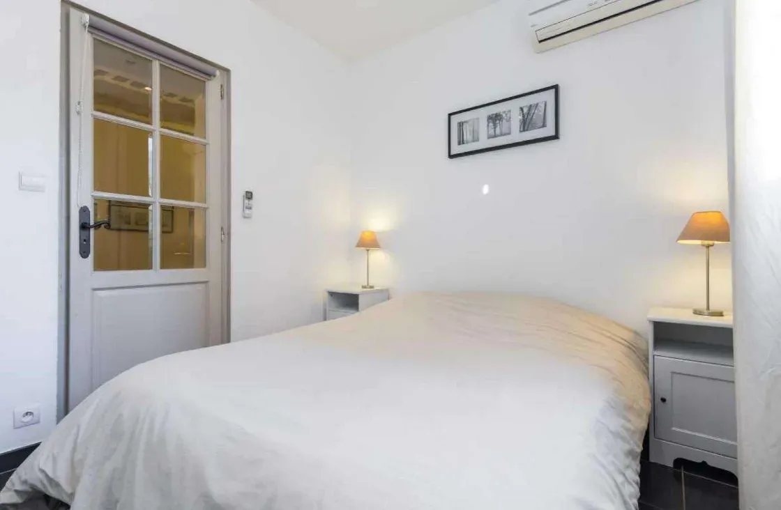 Two-Bedroom Flat in Cannes for Intimate Events