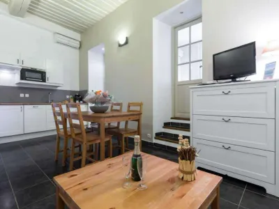 Two-Bedroom Flat in Cannes for Intimate Events