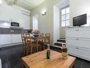 Two-Bedroom Flat in Cannes for Intimate Events
