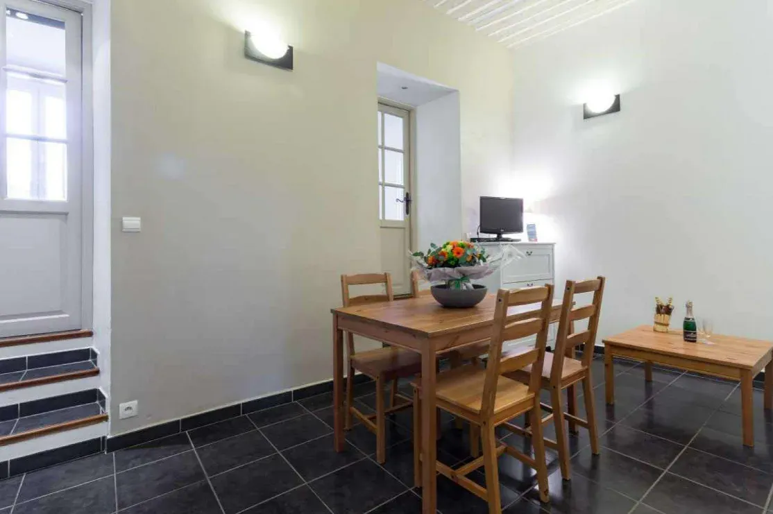 Two-Bedroom Flat in Cannes for Intimate Events