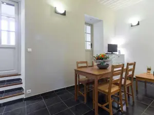 Two-Bedroom Flat in Cannes for Intimate Events