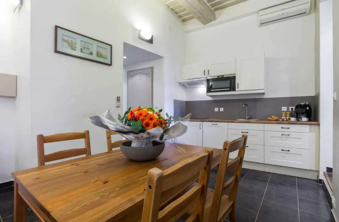 Two-Bedroom Flat in Cannes for Intimate Events