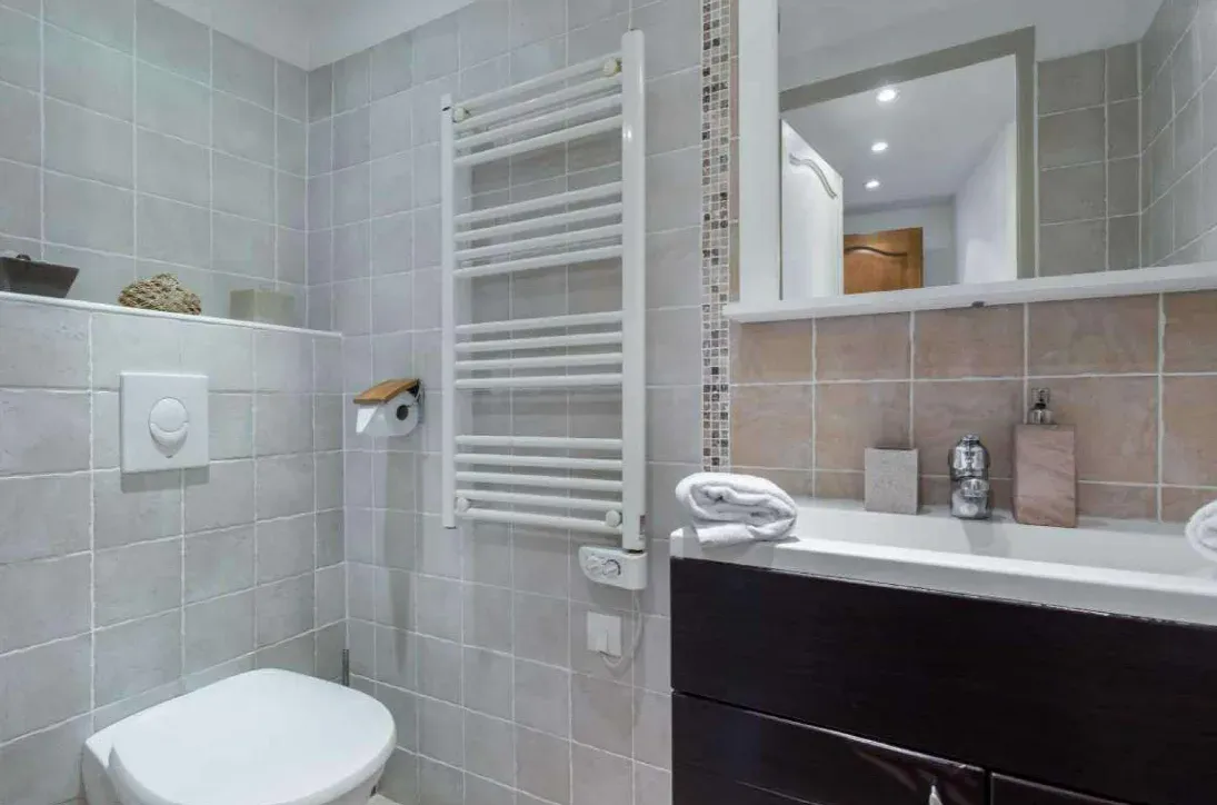 Two-Bedroom Flat in Cannes for Intimate Events
