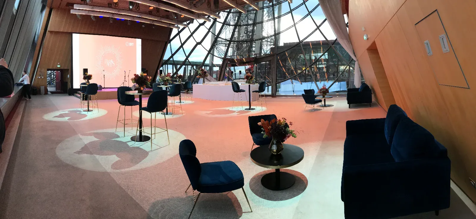 Prestigieux Lieu d'Événement à la Tour Eiffel avec Vue Panoramique sur la Ville