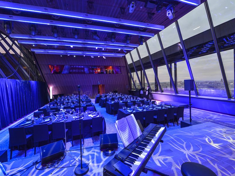 Prestigieux Lieu d'Événement à la Tour Eiffel avec Vue Panoramique sur la Ville