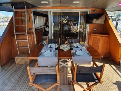 Yacht de Luxe Italien pour Événements Exclusifs & Expériences en Mer