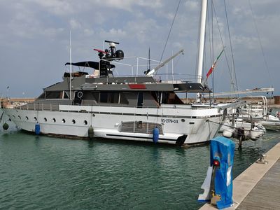 Yacht de Luxe Italien pour Événements Exclusifs & Expériences en Mer