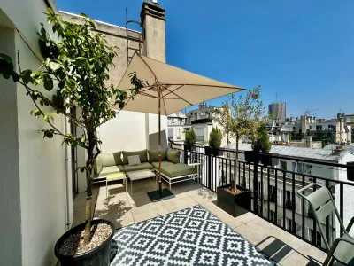 Duplex Parisien avec Terrasses pour Événements à Paris