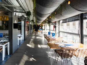Dégustation de Paella et Fruits de Mer Authentiques avec Vue Imprenable sur la Marina à Barcelone