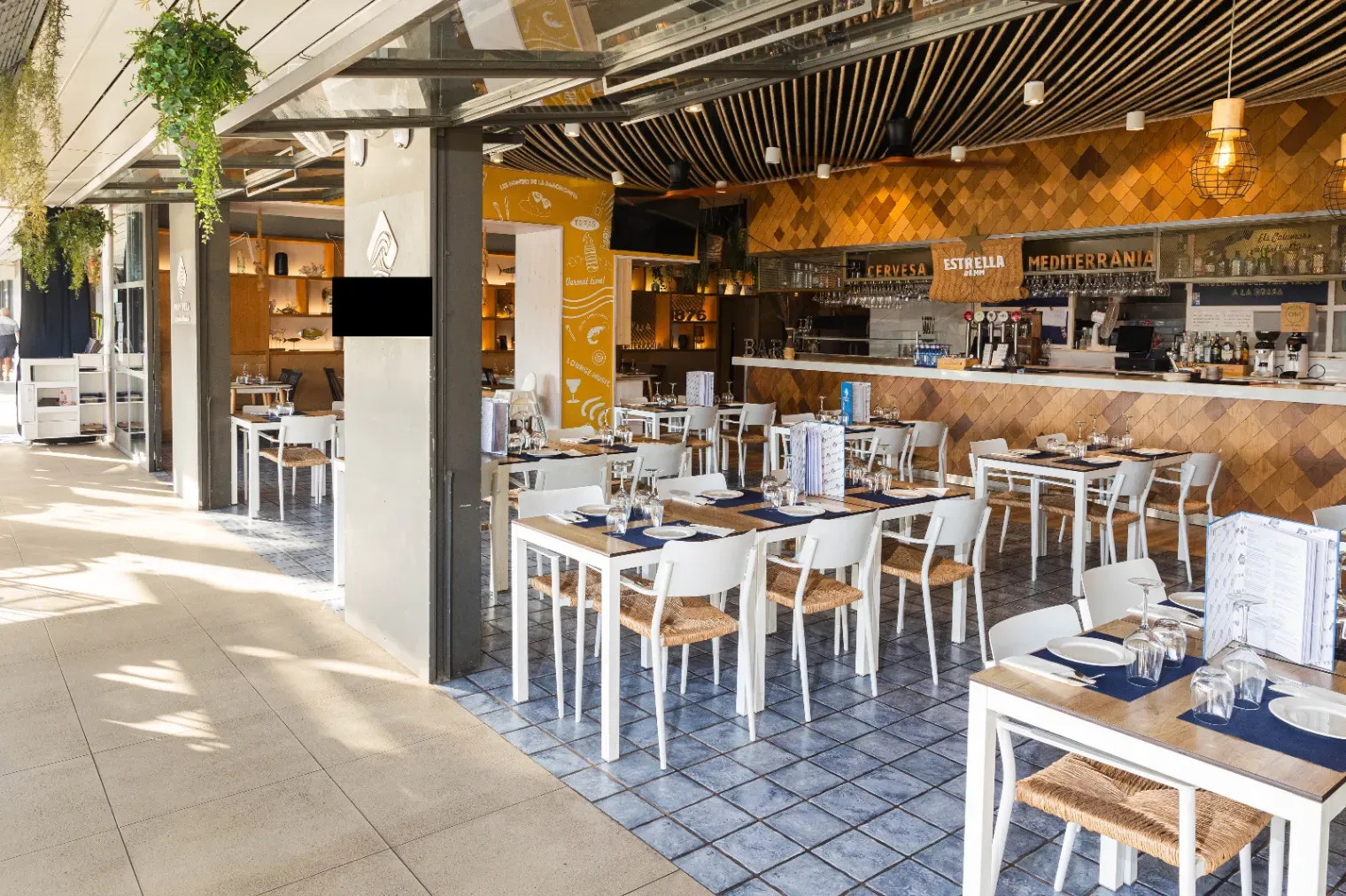 Dégustation de Paella et Fruits de Mer Authentiques avec Vue Imprenable sur la Marina à Barcelone