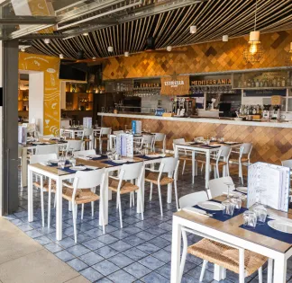 Dégustation de Paella et Fruits de Mer Authentiques avec Vue Imprenable sur la Marina à Barcelone