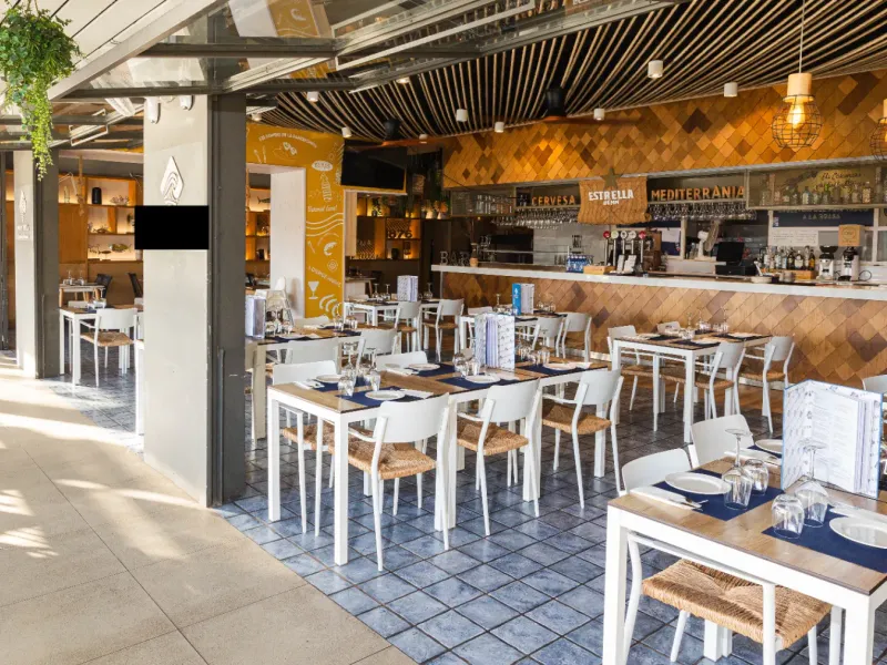 Dégustation de Paella et Fruits de Mer Authentiques avec Vue Imprenable sur la Marina à Barcelone