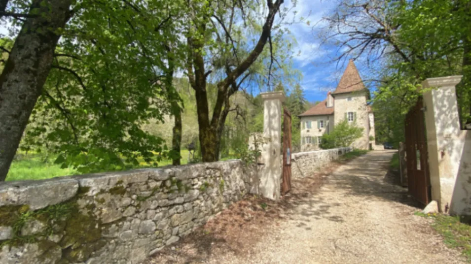 Domaine Historique du XIIe Siècle pour Événements Exclusifs dans le Haut-Jura