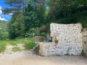 Domaine de Château du XIIe Siècle : Lieu Historique pour Événements dans le Haut-Jura