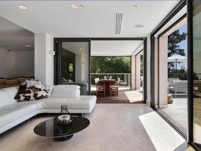 A beautiful villa with magnificent sea views in the Alp Maritim of Théoule-Sur-Mer.