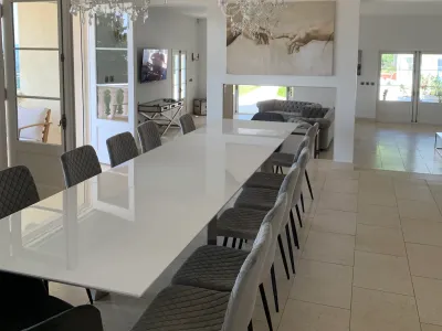 Villa de Luxe avec Vue Panoramique sur la Mer en Côte d'Azur