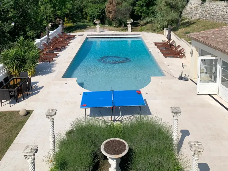 Villa de Luxe avec Vue Panoramique sur la Mer en Côte d'Azur