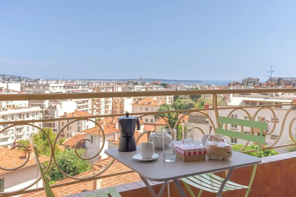 Cozy Apartment in Petit Juas, Cannes | Perfect for Solo or Couple Getaway
